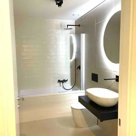 Bright And Modern Flat 2 Minutes Of The Apartment