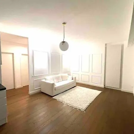Bright And Modern Flat 2 Minutes From The