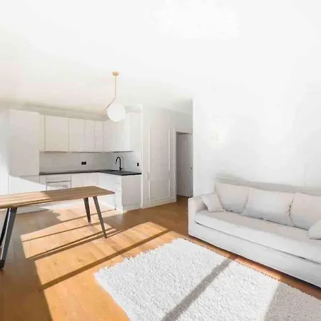 Bright And Modern Flat 2 Minutes Of The Apartment