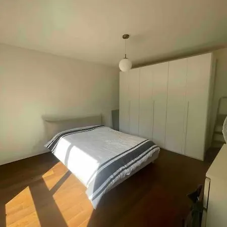 Bright And Modern Flat 2 Minutes From The Apartment *