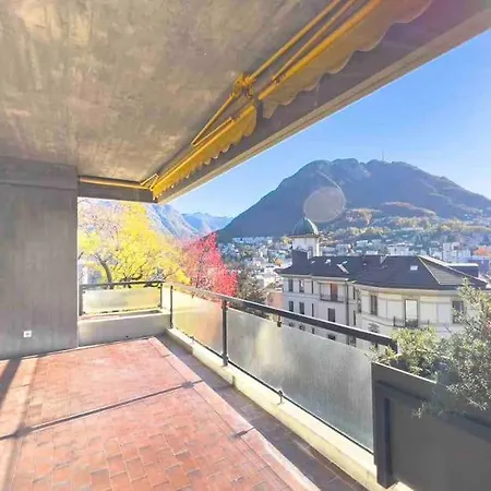 Апартаменти Bright And Modern Flat 2 Minutes From The *